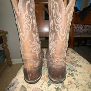 Ariat pointed tip boots size 8.5.